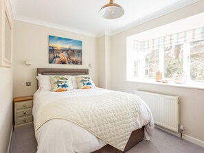 3 bedrooms, free WiFi - This stunning townhouse keeps giving and giving. (Poole)