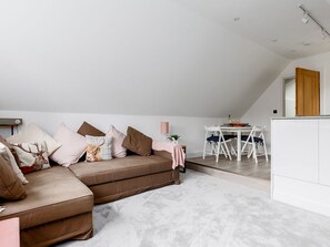TV - 1 bedroom accommodation in Poole, near Bournmouth (Poole, near Bournmouth)