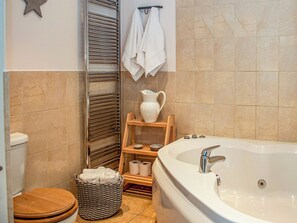 Towels - 4 bedroom accommodation in Uplyme (Uplyme)