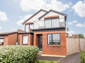 Exterior - 2 bedroom accommodation in Poole (Poole)