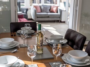 Dining - 2 bedroom accommodation in Hamworthy (Hamworthy)