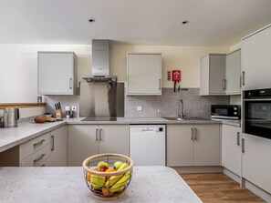 Dishwasher, high chair - Durham Lodge - UKC5799 (Lundin Links)
