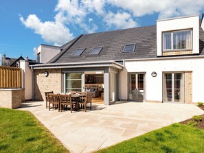 Outdoor dining - Largo Lodge - UKC5801 (Lundin Links)