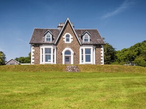 Exterior - 5 bedroom accommodation in Tobermory, Isle of Mull (Tobermory, Isle of Mull)
