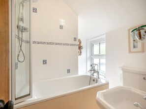 Towels - Hollyhocks is a charming cottage that is over 100 years old. (St Minver, near Rock)