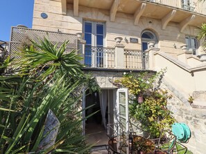 Exterior - 2 bedroom accommodation in Ventnor (Ventnor)