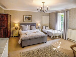 7 bedrooms, free WiFi