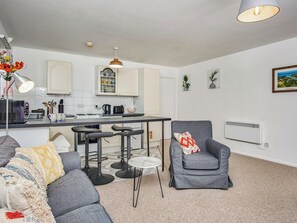 TV - 1 bedroom accommodation in Wootton Bridge (Wootton Bridge)