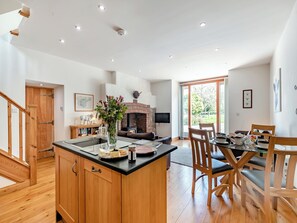 Dining - 1 bedroom accommodation in Moretonhampstead, near Bovey Tracey (Moretonhampstead, near Bovey Tracey)