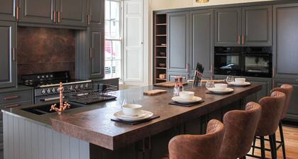 6 bedroom accommodation in Auchtermuchty, near St Andrews