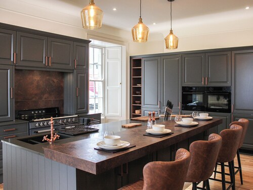 6 bedroom accommodation in Auchtermuchty, near St Andrews