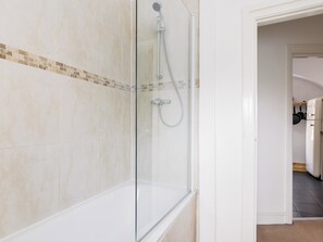 Towels - 2 bedroom accommodation in Poole (Poole)