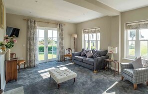 TV - 4 bedroom accommodation in Thorpeness (Thorpeness)