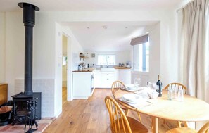 Private kitchen - 1 bedroom accommodation in Iken (Iken)