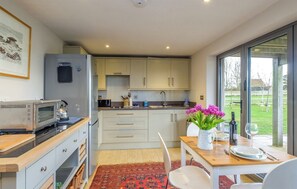 Private kitchen - White Cottage Apartment (Iken)