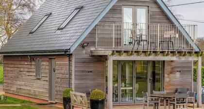 White Cottage Apartment