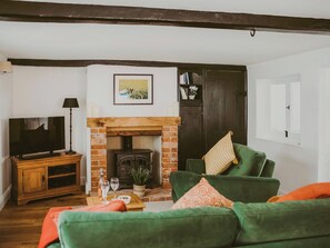TV, fireplace - 2 bedroom accommodation in Tunstall Nr Snape (Tunstall Nr Snape)