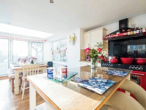 Dining - 2 bedroom accommodation in Aldeburgh (Aldeburgh)