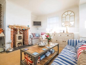 TV, fireplace - 2 bedroom accommodation in Aldeburgh (Aldeburgh)