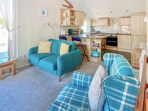 TV - 2 bedroom accommodation in Porthmadog (Porthmadog)