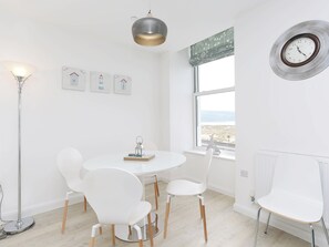 Dining - 2 bedroom accommodation in Barmouth (Barmouth)