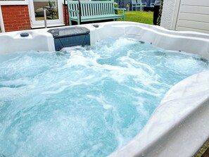 Outdoor spa tub - 2 bedroom accommodation in Anstruther (Anstruther)