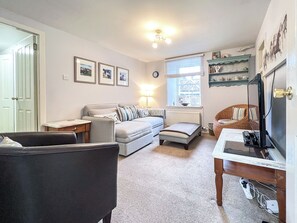 TV - Cosy and relaxing holiday house. (Ansturther)