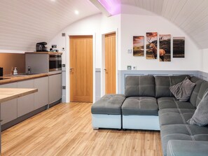 TV - 1 bedroom accommodation in Newmill, nr Keith (Newmill, nr Keith)