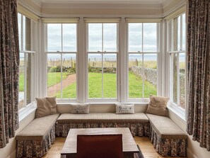 TV, fireplace - Looking for something extra special. (Elie)