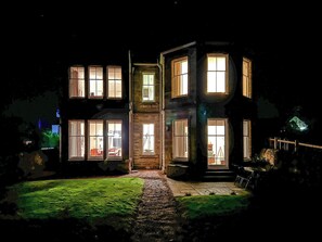 Exterior - Looking for something extra special. (Elie)