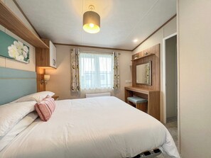 2 bedrooms, free WiFi - A fabulous lodge, ideal for those looking to relax and recharge. (St Andrews)