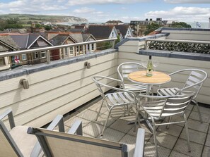 Outdoor dining - 4 bedroom accommodation in Sandown (Sandown)