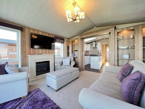 TV - Gorgeous and sumptuous lodge set in over 100 acres of peaceful scenery. (Cameron, near St. Andrews)