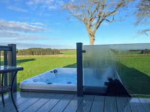 Outdoor spa tub - Gorgeous and sumptuous lodge set in over 100 acres of peaceful scenery. (Cameron, near St. Andrews)