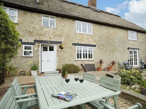 Outdoor dining - The Farmhouse - UKC6106 (Wooton Fitzpaine, near Charmouth)