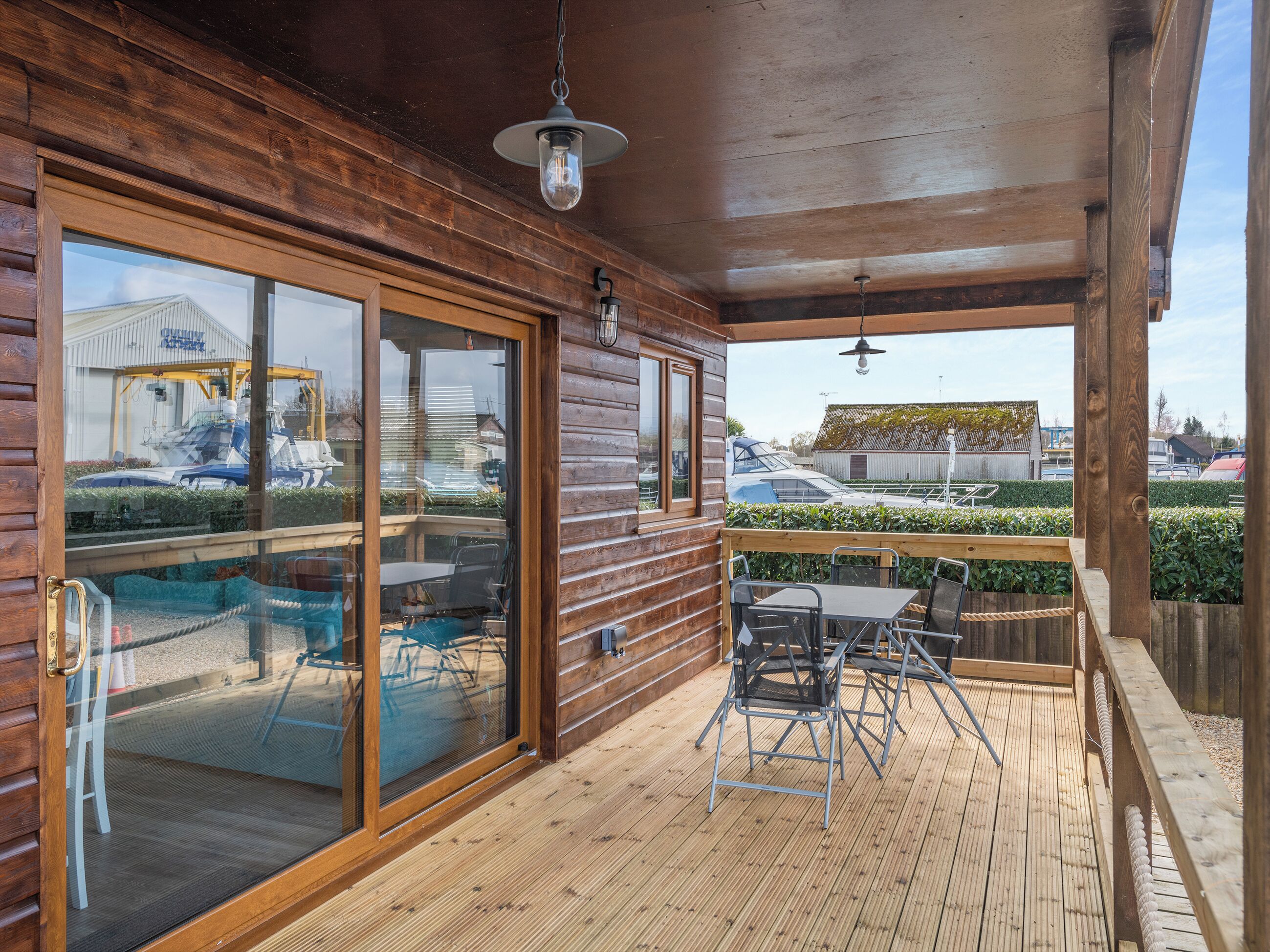 屋外ダイニングエリア