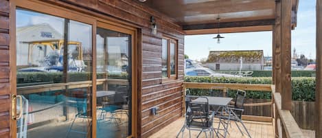 屋外ダイニングエリア