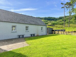 Property grounds - 4 bedroom accommodation in Newtonmore (Newtonmore)