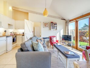 TV - Chestnut Lodge - UKC6128 (East Dean)