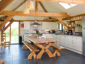 Dishwasher, high chair - Corner Cottage-UKC6154 (Holbeton)