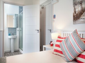 1 bedroom, free WiFi - Mermaids View - UKC6166 (Paignton)
