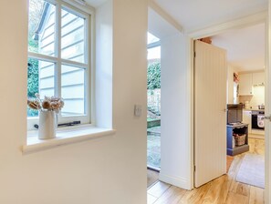 Interior - White Cottage - UKC6133 (East Dean)