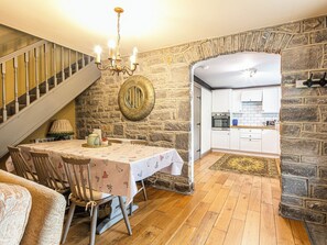 Dining - 3 bedroom accommodation in Over Haddon, near Bakewell (Over Haddon, near Bakewell)