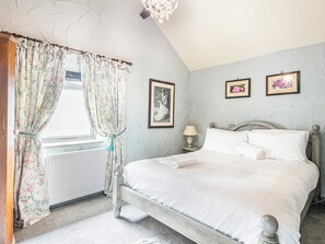 3 bedrooms, free WiFi - 3 bedroom accommodation in Over Haddon, near Bakewell (Over Haddon, near Bakewell)
