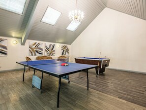 Games room - 3 bedroom accommodation in Over Haddon, near Bakewell (Over Haddon, near Bakewell)