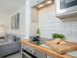 Private kitchen - 1 bedroom accommodation in Paignton (Paignton)
