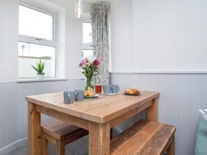 Dining - Crabby Cove - UKC6174 (Paignton)