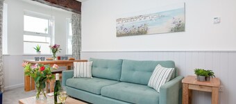 Crabby Cove - UKC6174