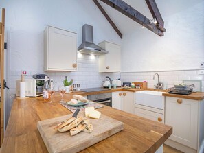 Dishwasher, high chair - Daisy Cottage - UKC6177 (Marldon, near Paignton)