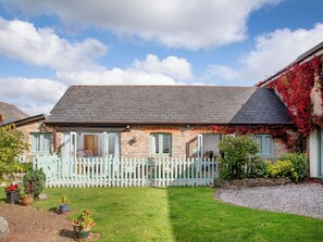 A stone house with a tiled roof, a white picket fence, and a well-maintained lawn. - Daisy Cottage - UKC6177 (Marldon, near Paignton)